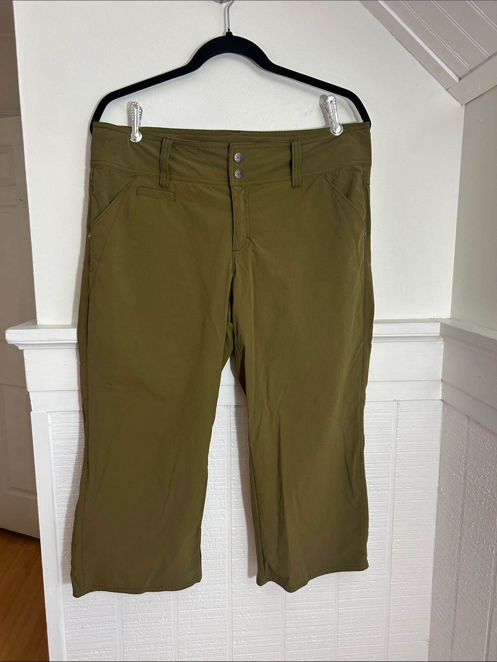 Athleta Moss Green Hiking Outdoor Capri Pants size 10
